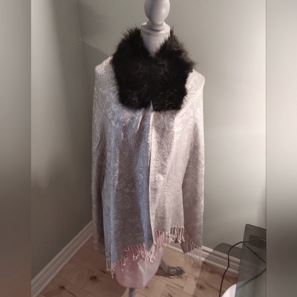 Jessica McClintock Cape Like Shawl